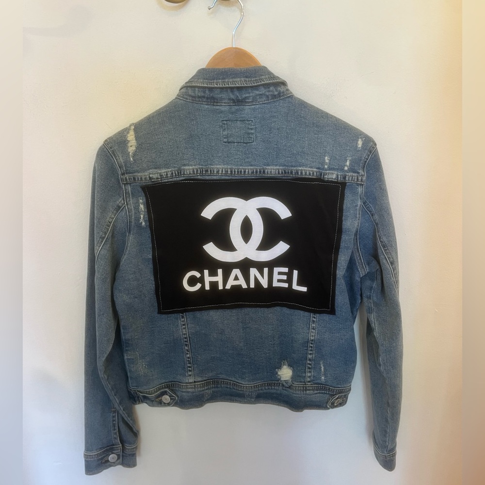 CHANEL LOGO DENIM JACKET